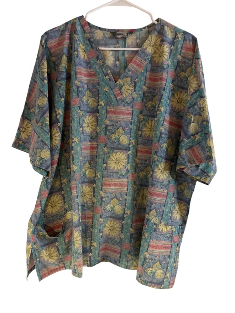Women's Veterinarian/Healthcare Scrubs Top Size 2XL