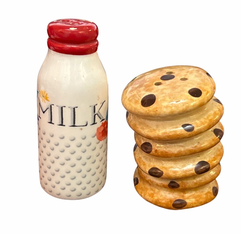 Pioneer Woman Milk Bottle & Cookie Shakers Set