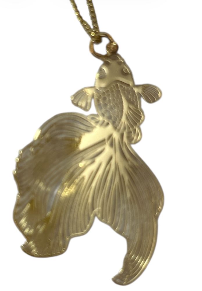 9.5" - Gold Tone Beta Fish Necklace - Elegant Statement Piece
