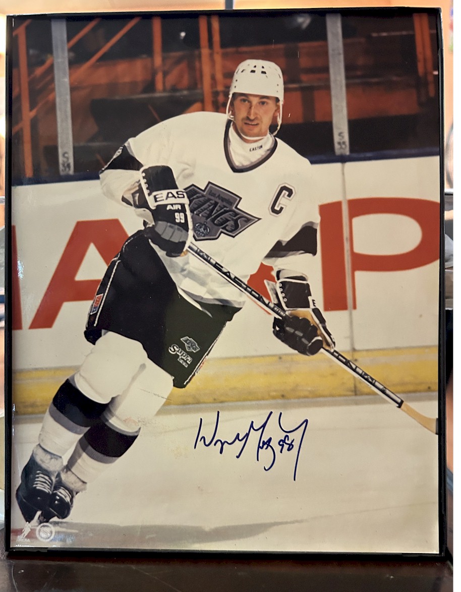 Wayne Gretzky Signed 8x10 Photo Los Angeles Kings Mint
