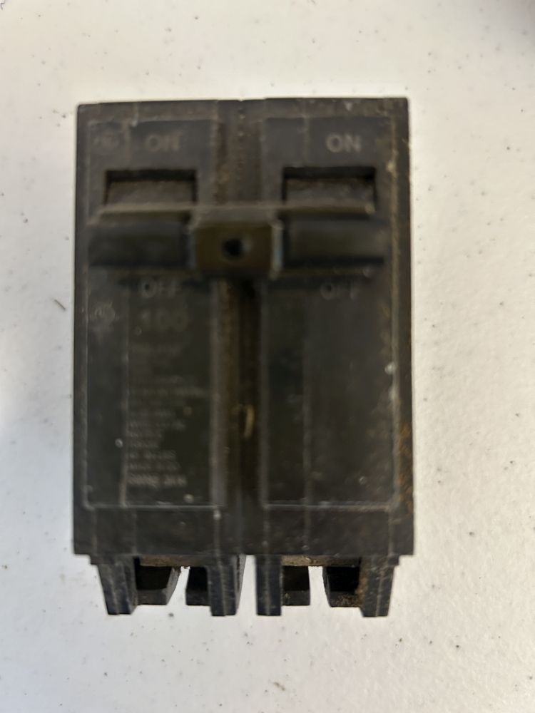 100 Amp Circuit Breaker - Dual Switch